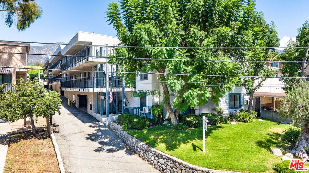 3239 Altura Avenue, La Crescenta, CA 91214 3239 Altura Avenue, La Crescenta, CA 91214