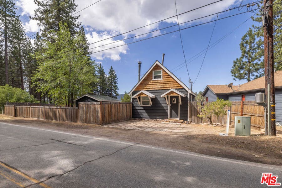 Property photo for 39535 N Shore Drive, Fawnskin, CA