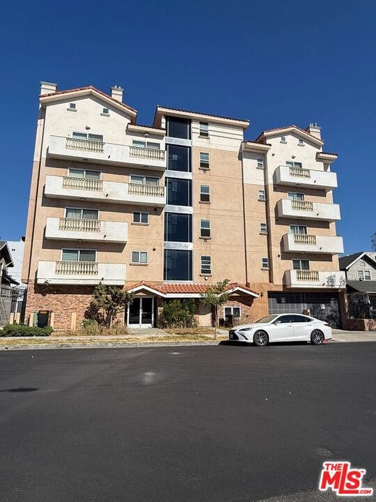 Property photo for 1026 S Oxford Avenue, #302, Los Angeles, CA