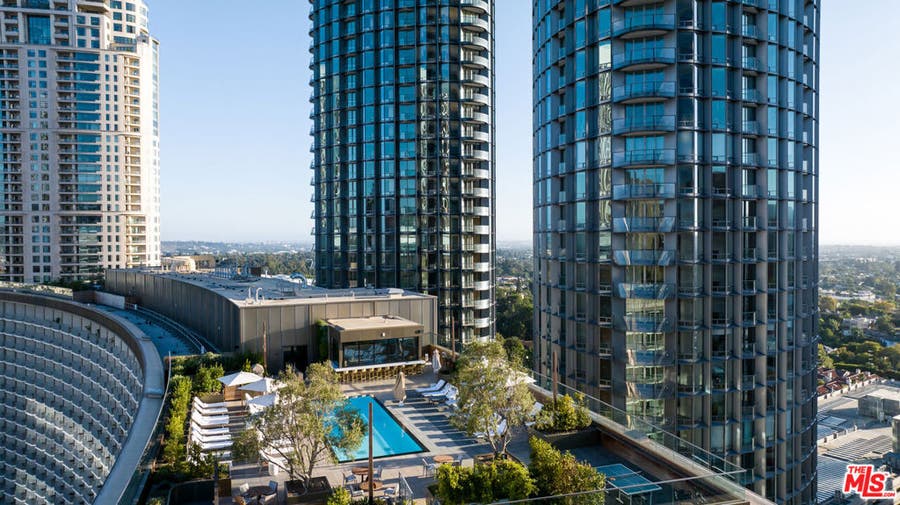 Property photo for 211 W Elm Court, #6B, Los Angeles, CA