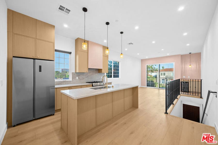 Property photo for 1007 S Citrus Avenue, Los Angeles, CA