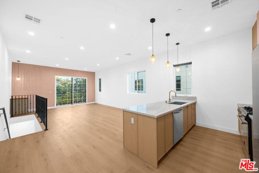 Property photo for 1011 S Citrus Avenue, Los Angeles, CA