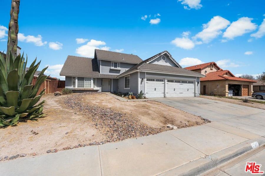 Property photo for 2145 W Avenue P8, Palmdale, CA