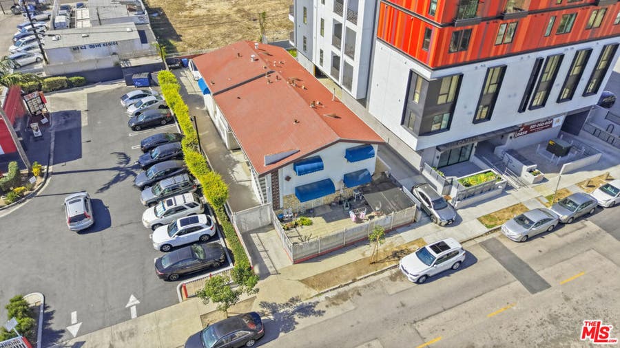 Property photo for 981 S Catalina Street, Los Angeles, CA