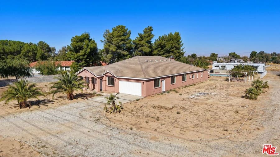 Property photo for 1659 W Columbia Way, Lancaster, CA
