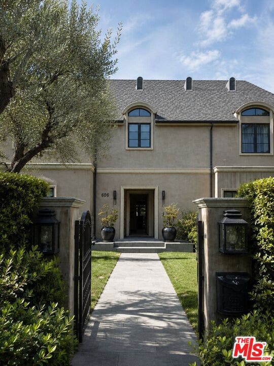 Property photo for 606 N Oakhurst Drive, Beverly Hills, CA
