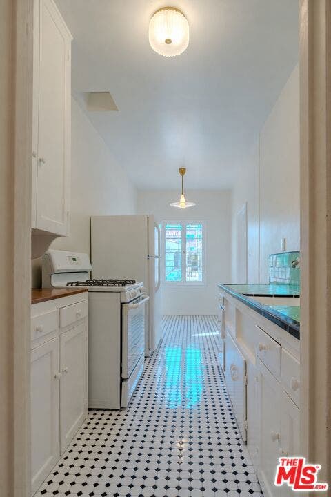 Property photo for 1133 S Wooster Street, #102, Los Angeles, CA