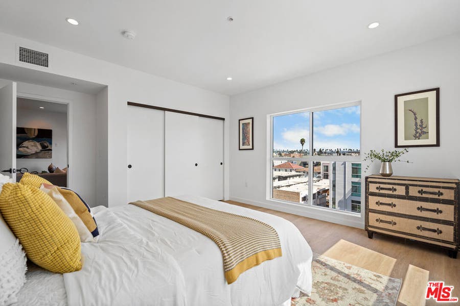 Property photo for 321 S Oxford Avenue, #207, Los Angeles, CA