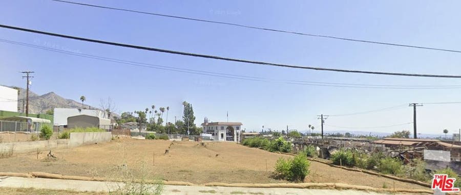 Property photo for 2548 El Molino Avenue, Altadena, CA
