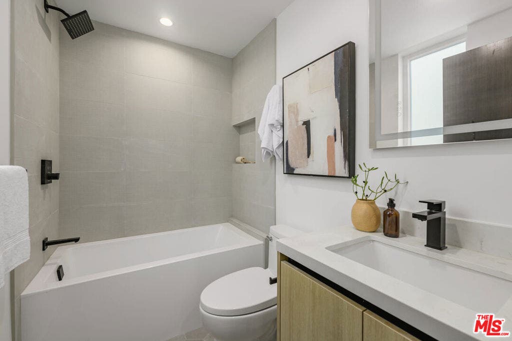 5853 Westside Crossing Lane, Los Angeles, CA 90034 5853 Westside Crossing Lane, Los Angeles, CA 90034
