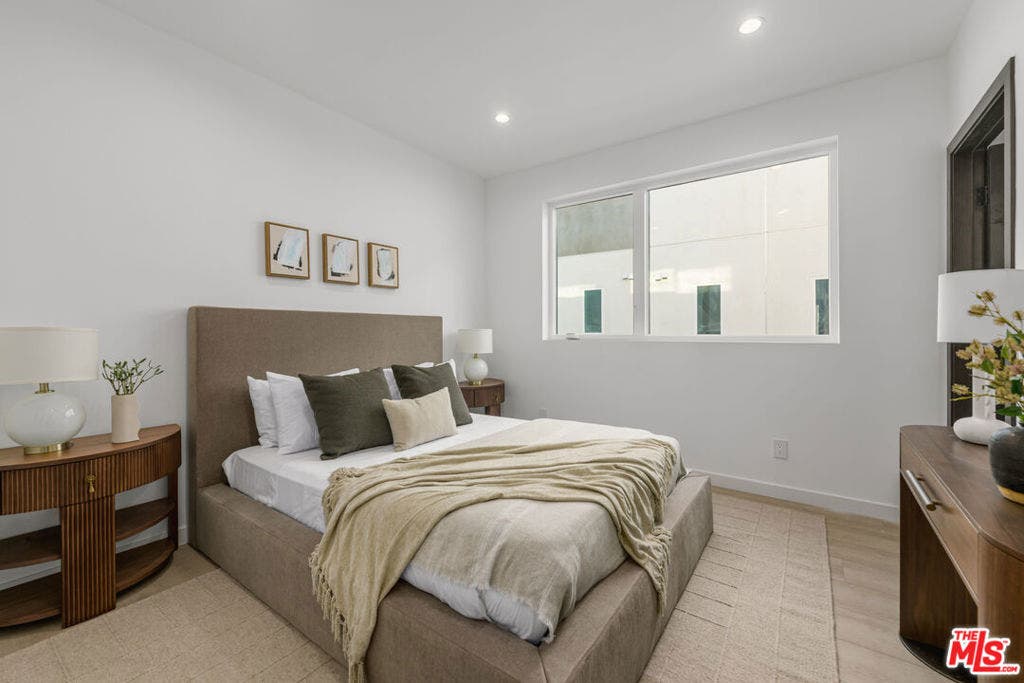 5853 Westside Crossing Lane, Los Angeles, CA 90034 5853 Westside Crossing Lane, Los Angeles, CA 90034