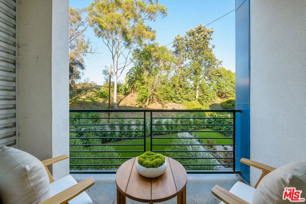 5853 Westside Crossing Lane, Los Angeles, CA 90034 5853 Westside Crossing Lane, Los Angeles, CA 90034