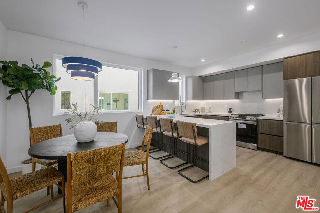 5853 Westside Crossing Lane, Los Angeles, CA 90034 5853 Westside Crossing Lane, Los Angeles, CA 90034