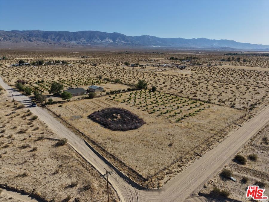 Property photo for 10424 Santa Fe Fire Road, Lucerne Valley, CA