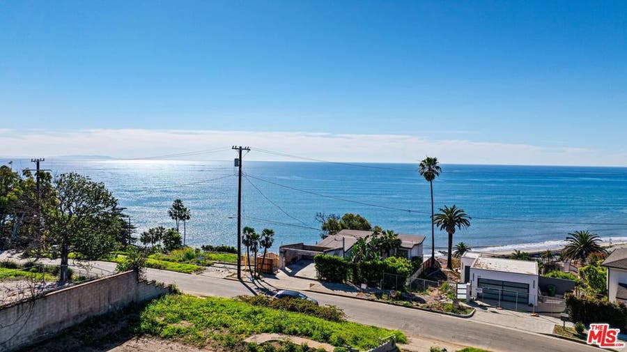 Property photo for 314 N Las Casas Avenue, Pacific Palisades, CA