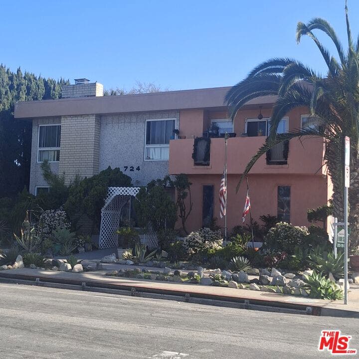 Property photo for 724 S Flower Street, Inglewood, CA