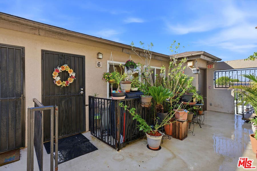 Property photo for 1100 Walnut Avenue, #6, Long Beach, CA