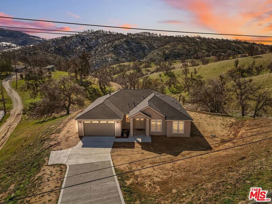 Property photo for 29300 Horsethief Drive, Tehachapi, CA