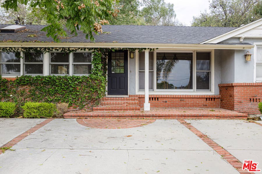 Property photo for 19439 Oxnard Street, Tarzana, CA