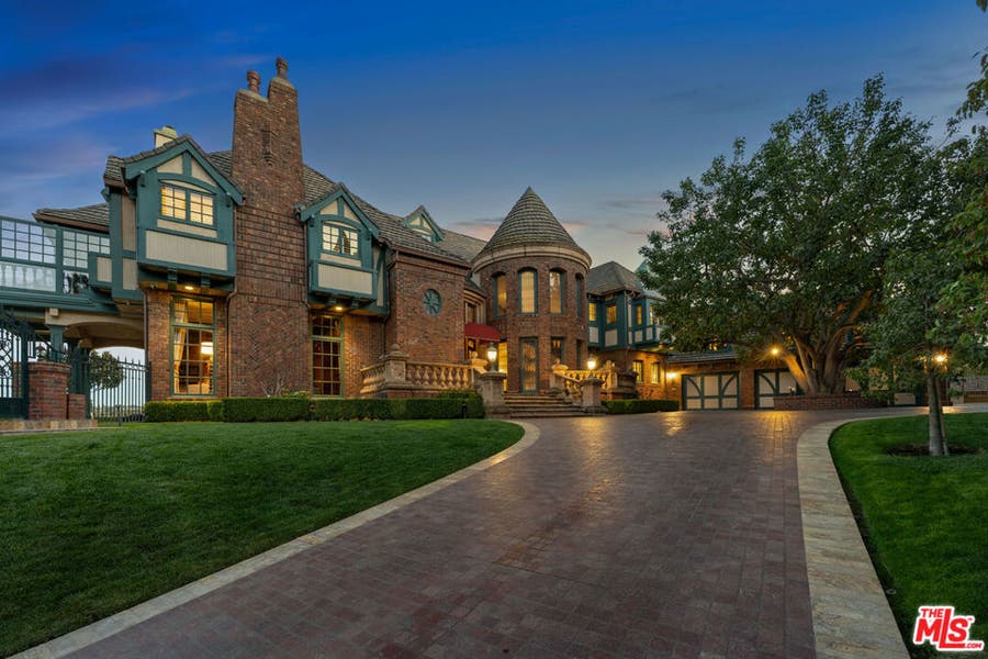 Property photo for 19000 Dorlon Drive, Tarzana, CA