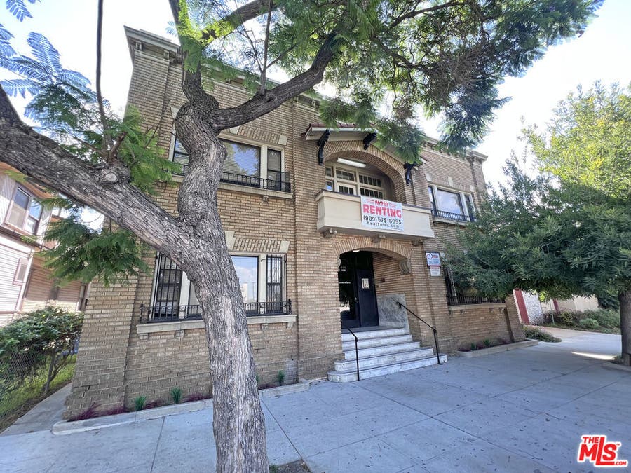 Property photo for 444 Chestnut Avenue, Long Beach, CA
