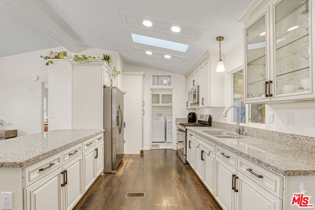 4201 Topanga Canyon Boulevard, #136, Woodland Hills, CA 91364