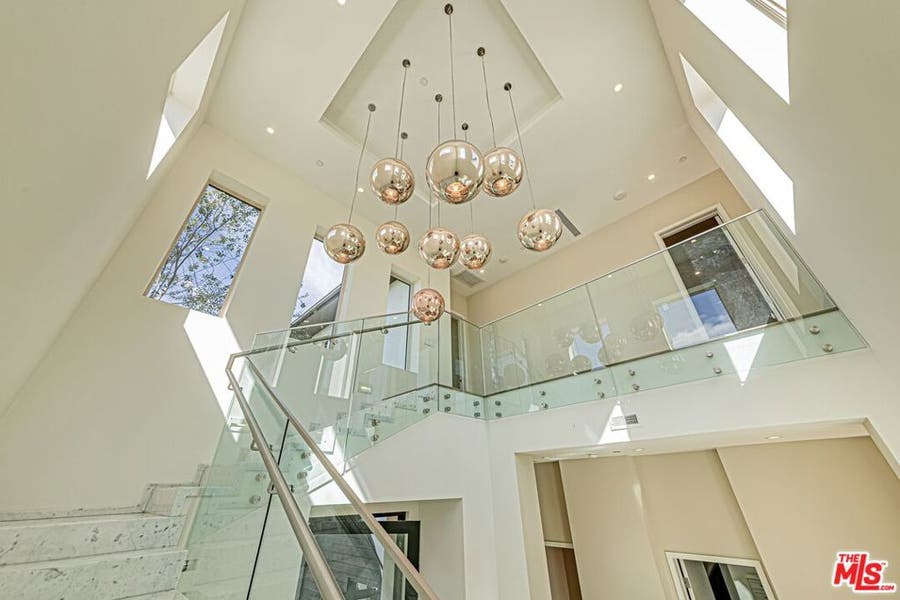 Property photo for 310 N Lucerne Boulevard, Los Angeles, CA