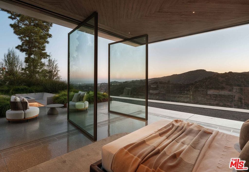 1331 Linda Flora Drive, Los Angeles, CA 90049 1331 Linda Flora Drive, Los Angeles, CA 90049