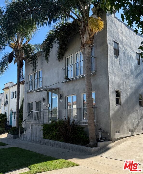 Property photo for 635 N Windsor Boulevard, Los Angeles, CA