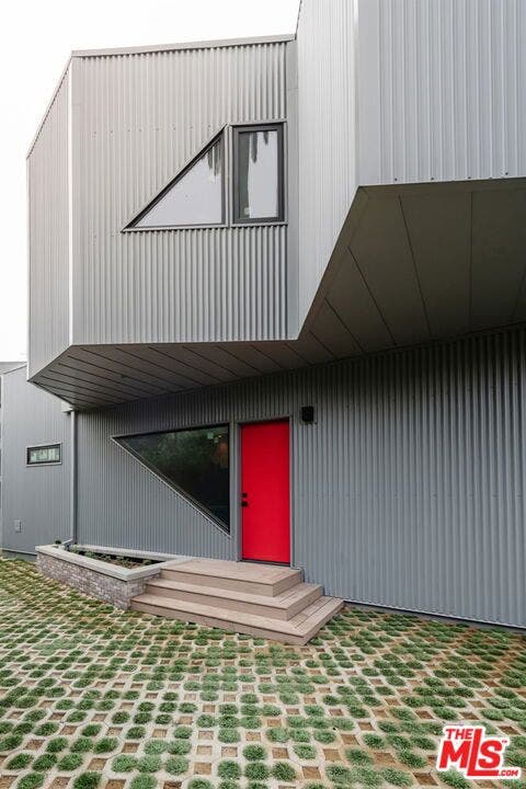 Property photo for 340 Indiana Ave, Venice, CA
