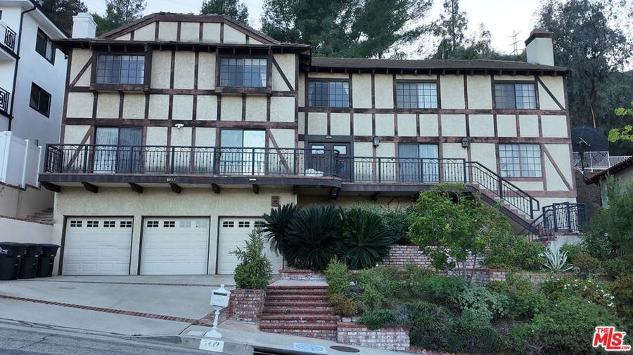 Property photo for 3417 Oakmont View Drive, Glendale, CA