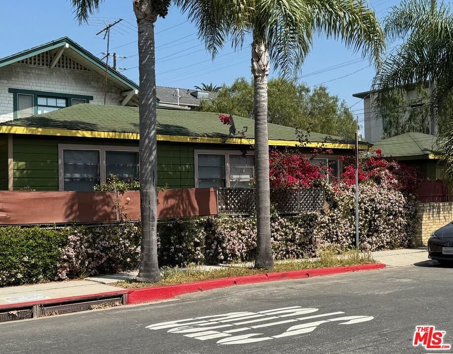 Property photo for 802 Superba Avenue, Venice, CA