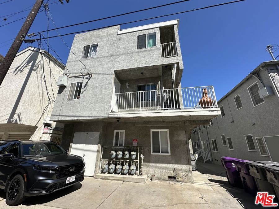 Property photo for 105 Roswell Avenue, Long Beach, CA