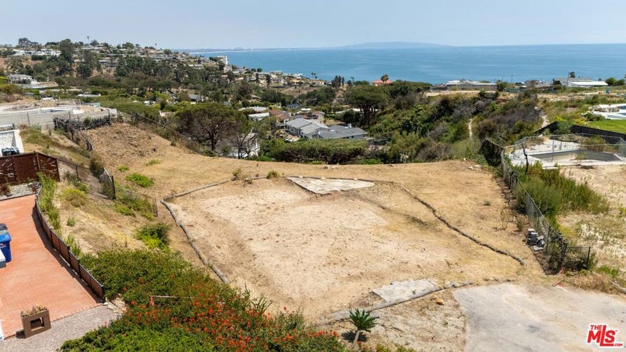 Property photo for 3440 Cloudcroft Drive, Malibu, CA