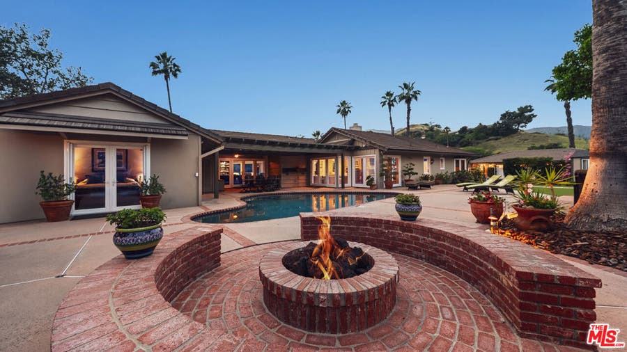 Property photo for 1910 Las Flores Drive, Glendale, CA