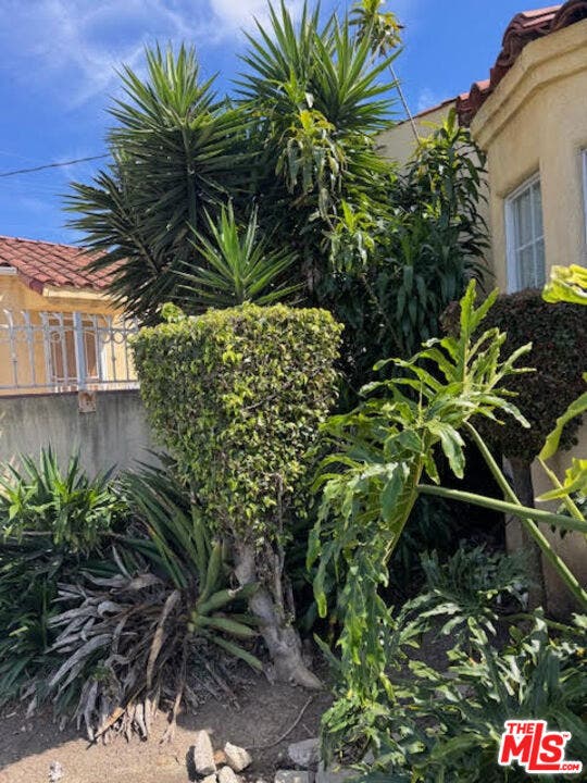 Property photo for 8900 S Harvard Boulevard, Los Angeles, CA