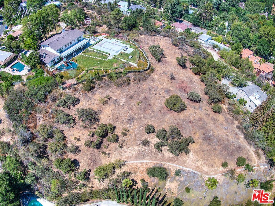 Property photo for 4491 La Barca Dr, Tarzana, CA