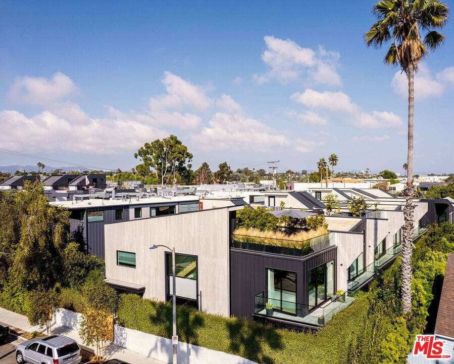 Property photo for 330 Rennie Avenue, #1, Venice, CA