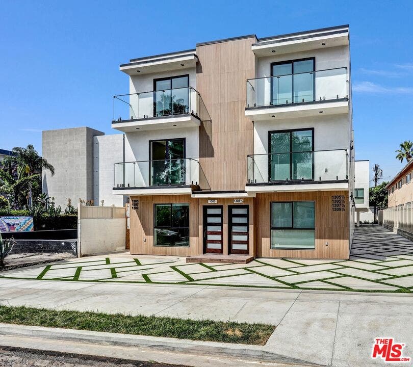 Property photo for 1305 N Sycamore Avenue, #1305, Los Angeles, CA