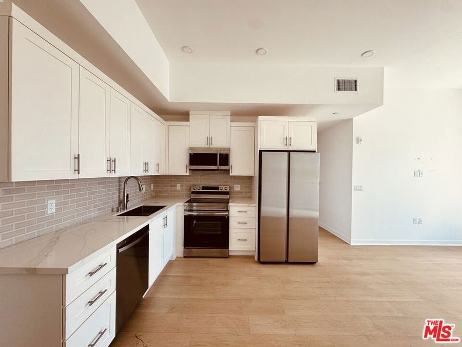 Property photo for 3977 Beverly Boulevard, #402, Los Angeles, CA