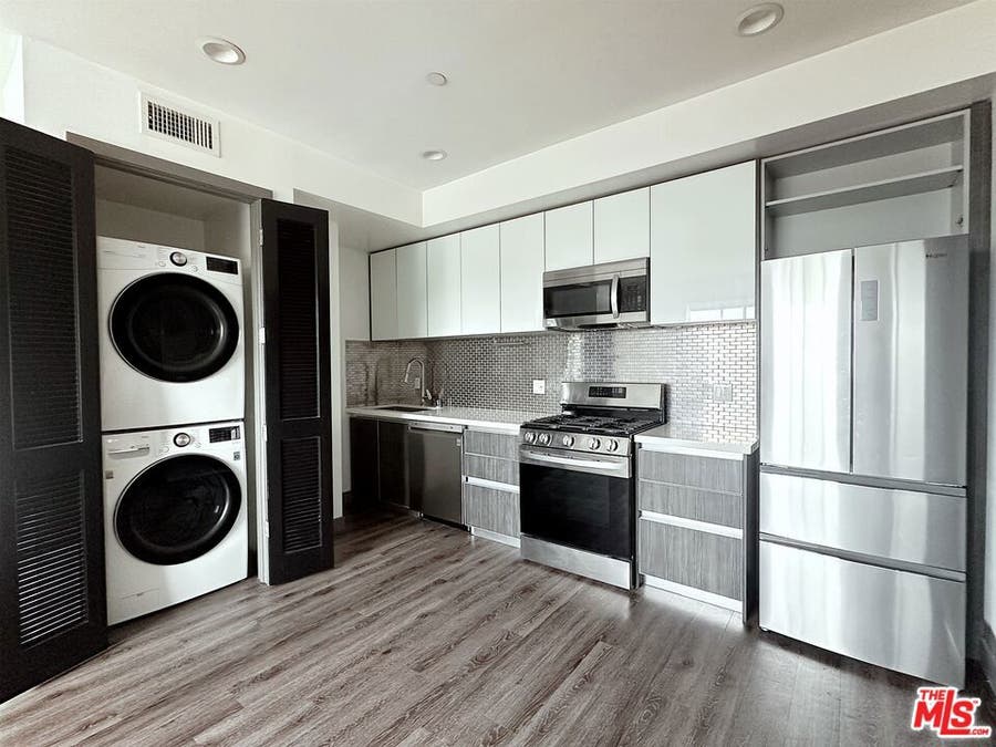 Property photo for 552 N Hobart Boulevard, #316, Los Angeles, CA