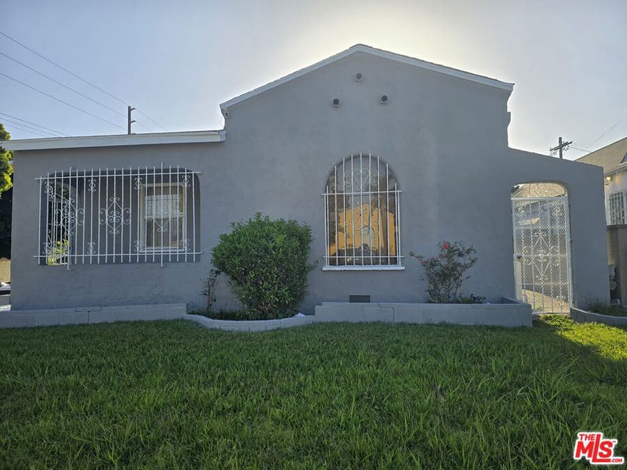Property photo for 5959 Arlington Avenue, Los Angeles, CA
