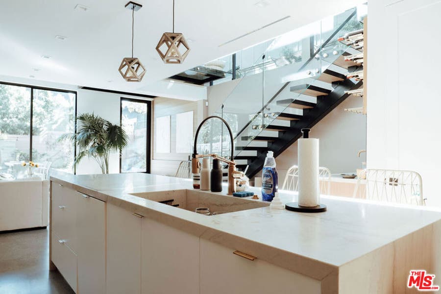 Property photo for 115 Park Place, Venice, CA