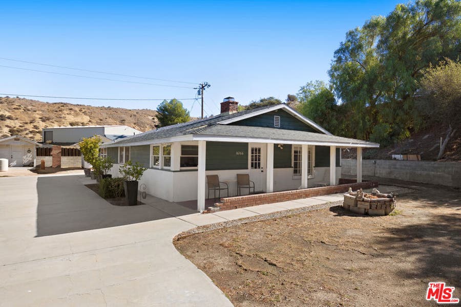 Property photo for Santa Clarita, CA