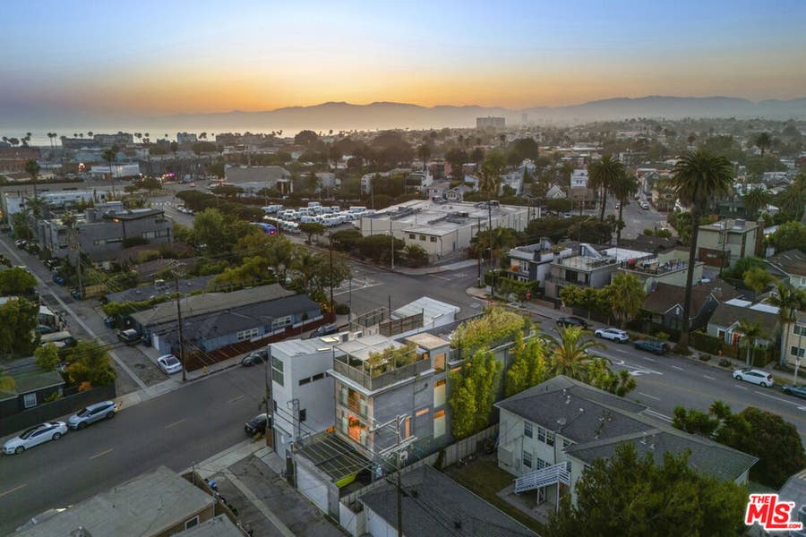 Property photo for 406 Grand Boulevard, Venice, CA