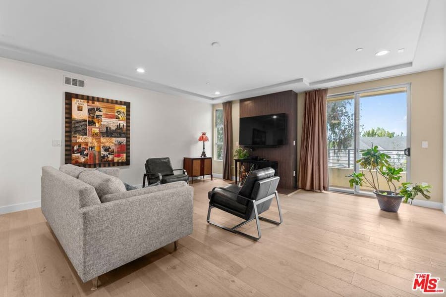 Property photo for 5525 W Olympic Boulevard, #302, Los Angeles, CA