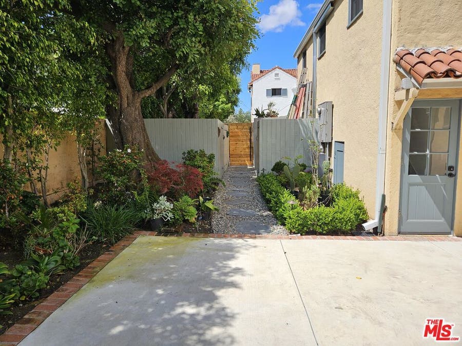 Property photo for 212 S Muirfield Road, Los Angeles, CA