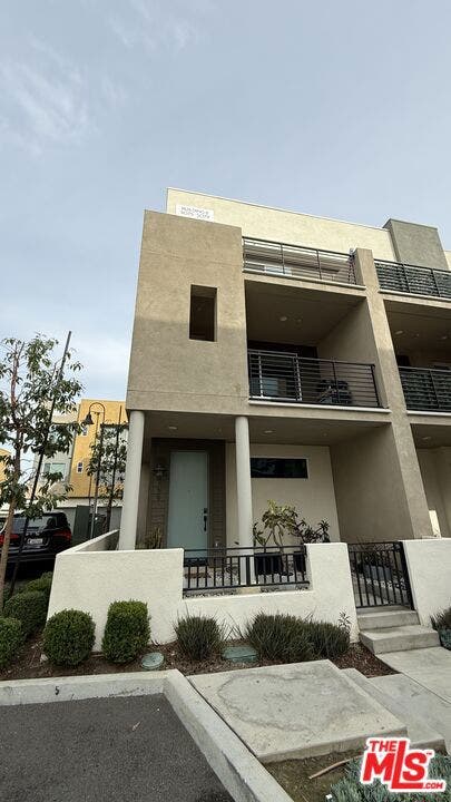 Property photo for 5079 Cedar Avenue, Long Beach, CA