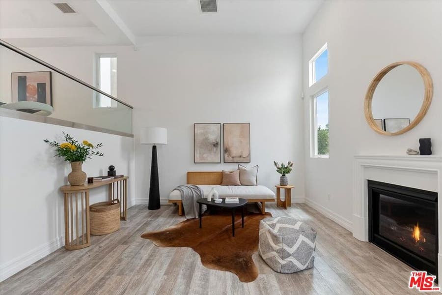 Property photo for 11947 Riverside Drive, Valley Village, CA