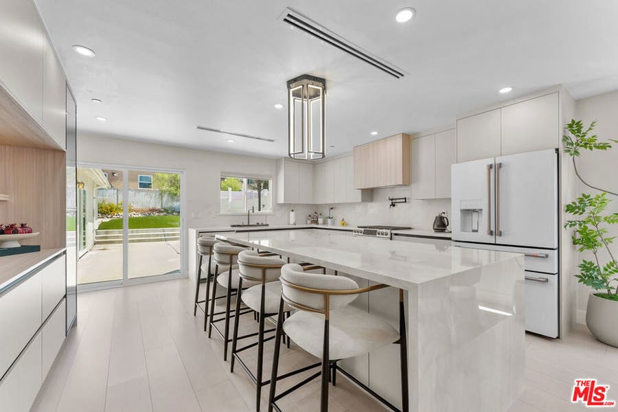 Property photo for 10360 Mcclemont Avenue, Tujunga, CA